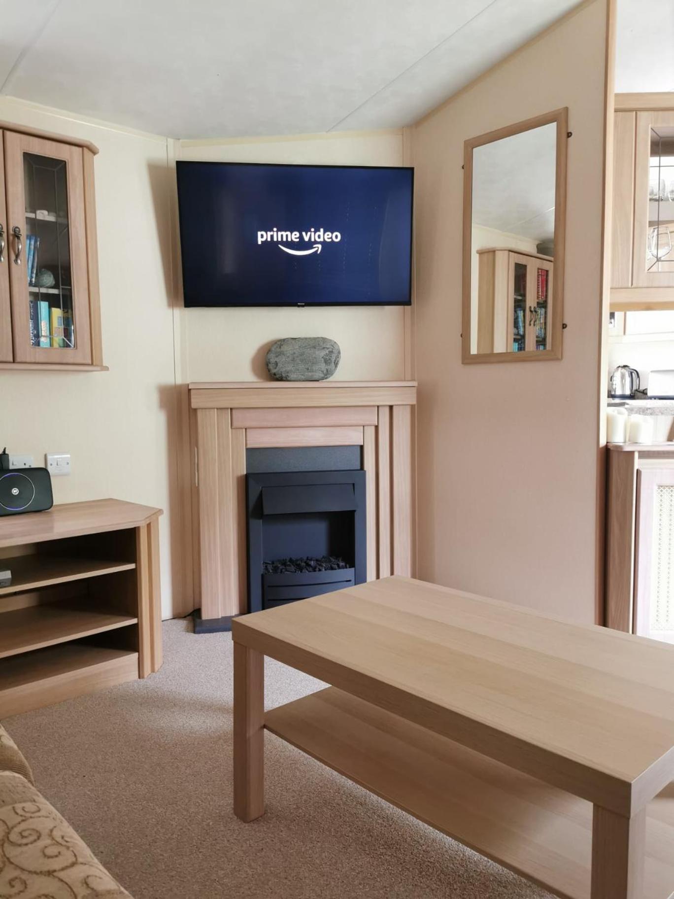 Wonderful 2 Bedroom Mobile Home Αμπερίστγουιθ Εξωτερικό φωτογραφία