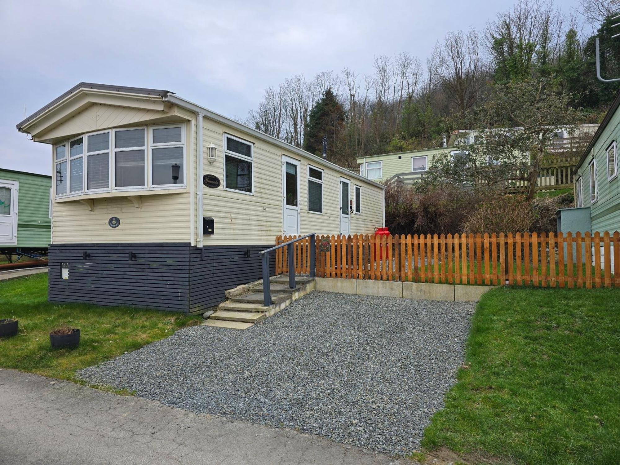 Wonderful 2 Bedroom Mobile Home Αμπερίστγουιθ Εξωτερικό φωτογραφία